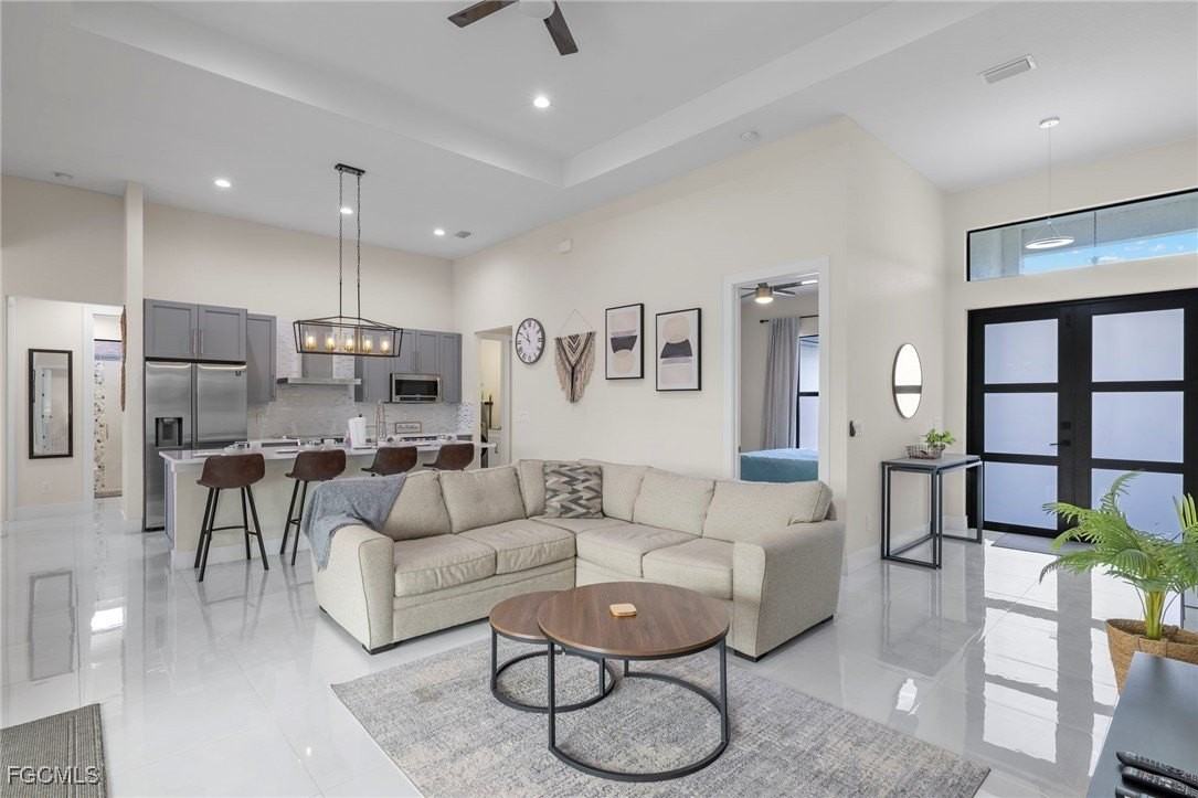 1137 Sw 18th Ct - Photo 4 of 35