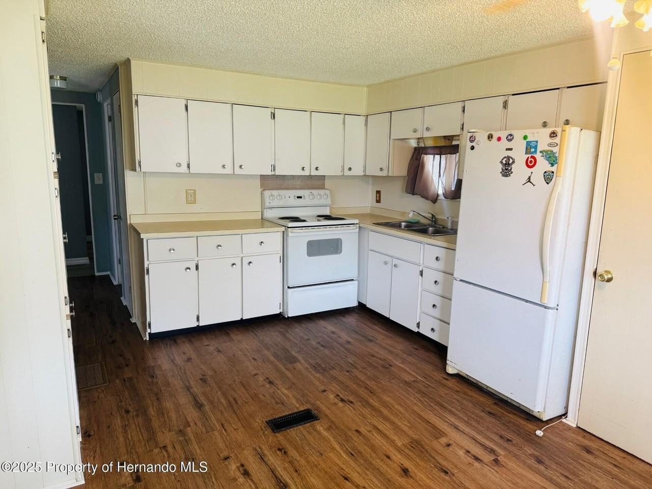 7169 Fairlane Avenue - Photo 4 of 12