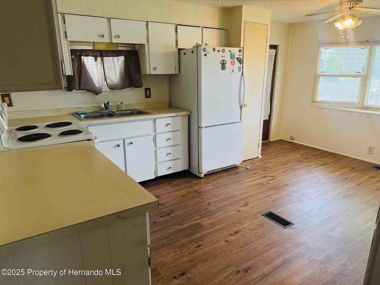 7169 Fairlane Avenue - Photo 5 of 12