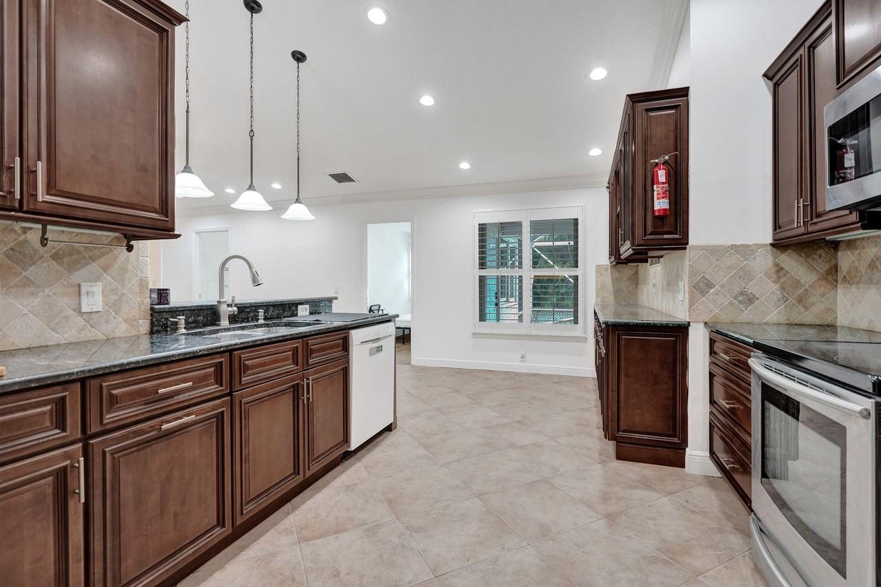 Southwest Prado Avenue - Photo 4 of 12