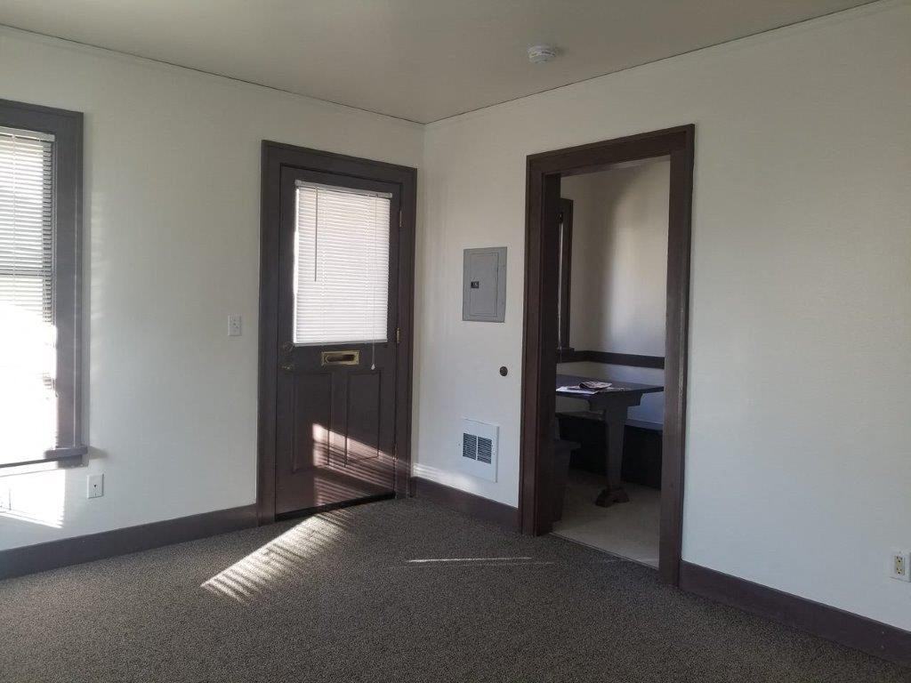 Sterling Court Apartments - Photo 4 of 10