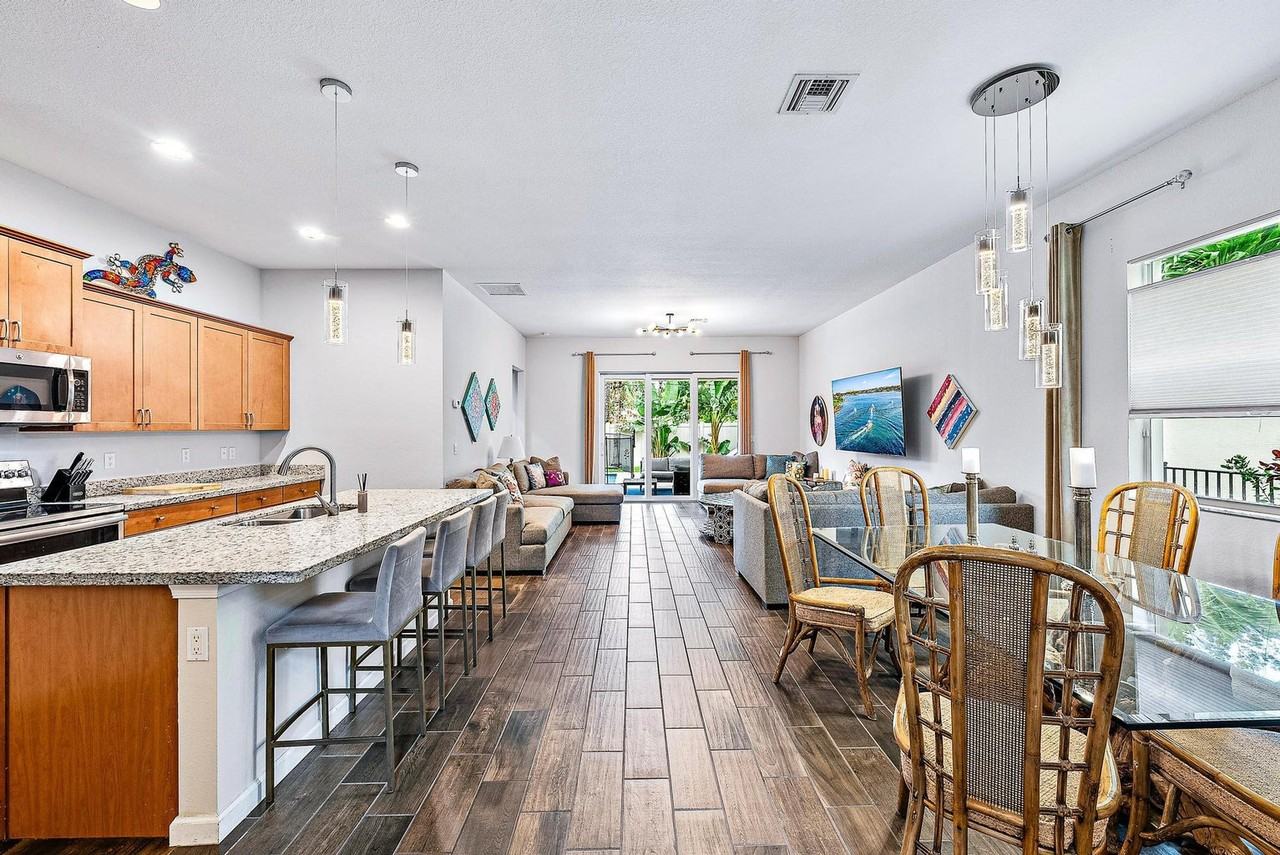 7075 Limestone Cay Road - Photo 3 of 12