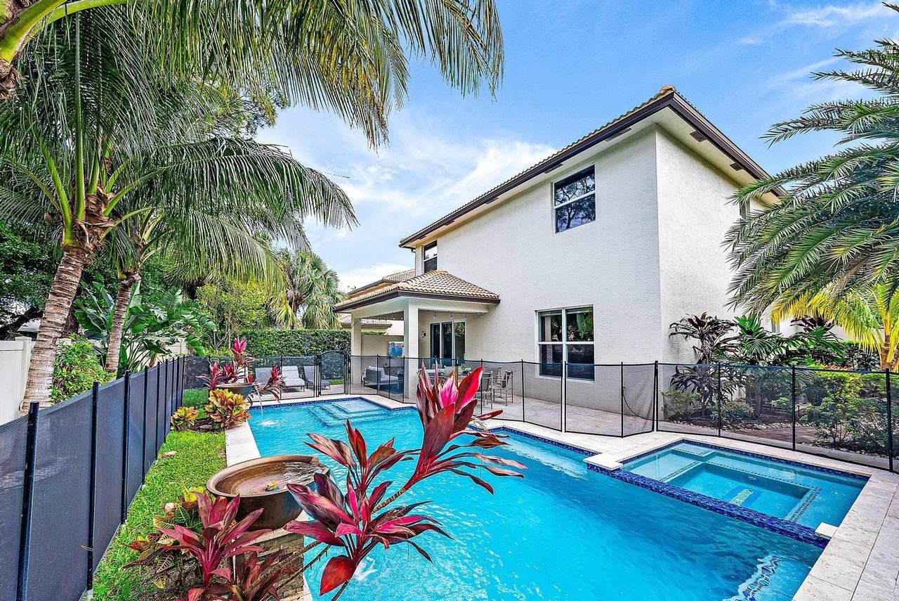 7075 Limestone Cay Road - Photo 2 of 12