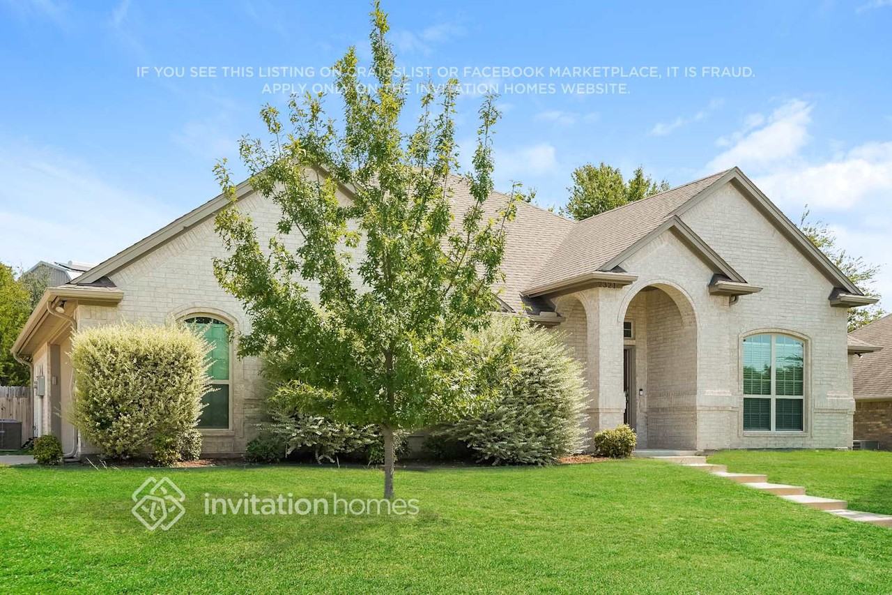 2321 Trace Ridge Dr - Photo 3 of 17