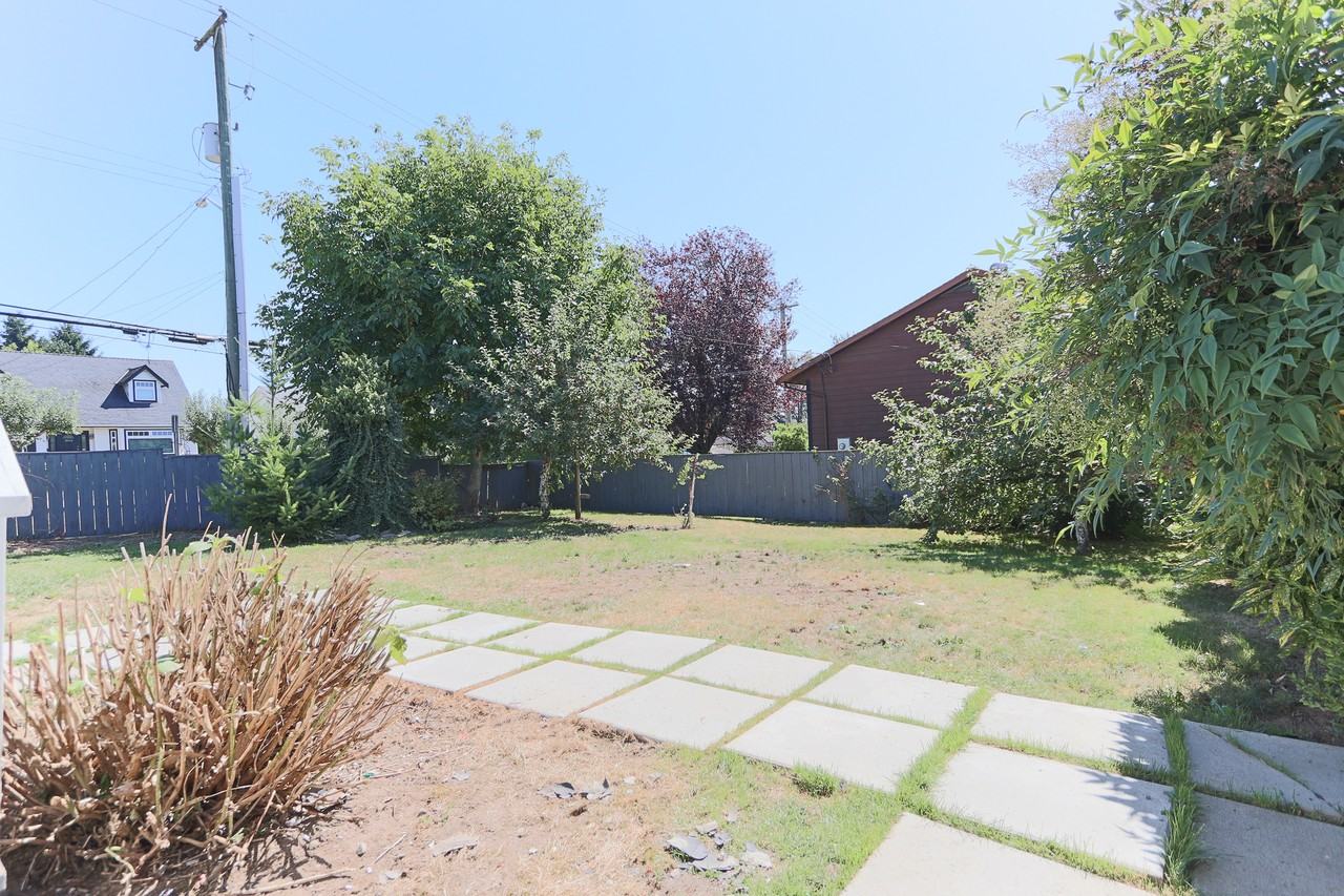 18382 56B Avenue - Photo 2 of 13