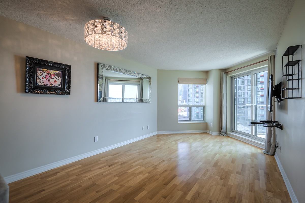 410 Queens Quay West #810 - Photo 2 of 32