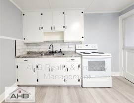 426 S Beaumont Ave - Photo 1 of 1