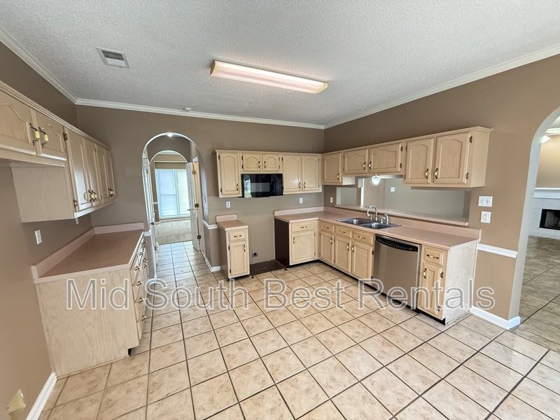 8254 Cypress Bend Cv - Photo 3 of 18