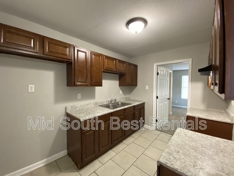 2784 Lola Avenue - Photo 3 of 12