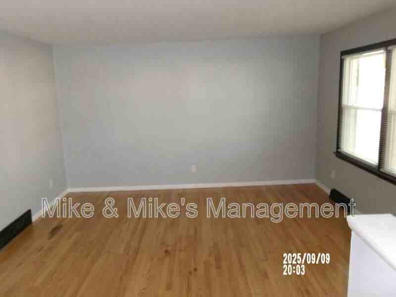 6400 N 73rd St - Photo 2 of 37