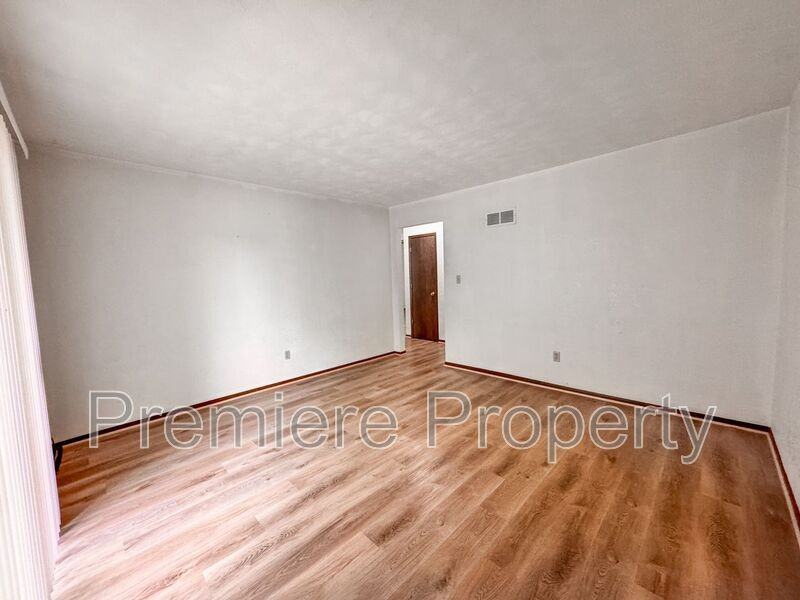 1938 S Willow Ave - Photo 3 of 12