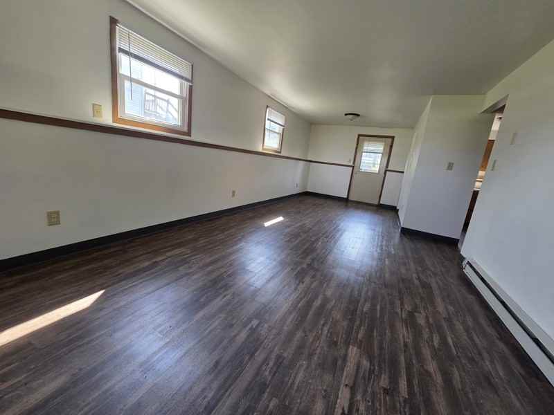 324 Joseph St - Photo 4 of 15