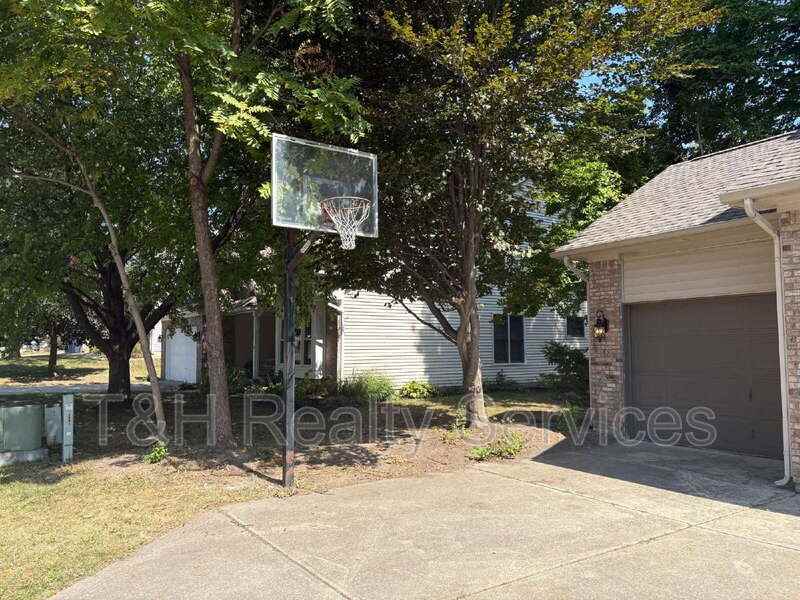 7683 Willow Ridge - Photo 3 of 38