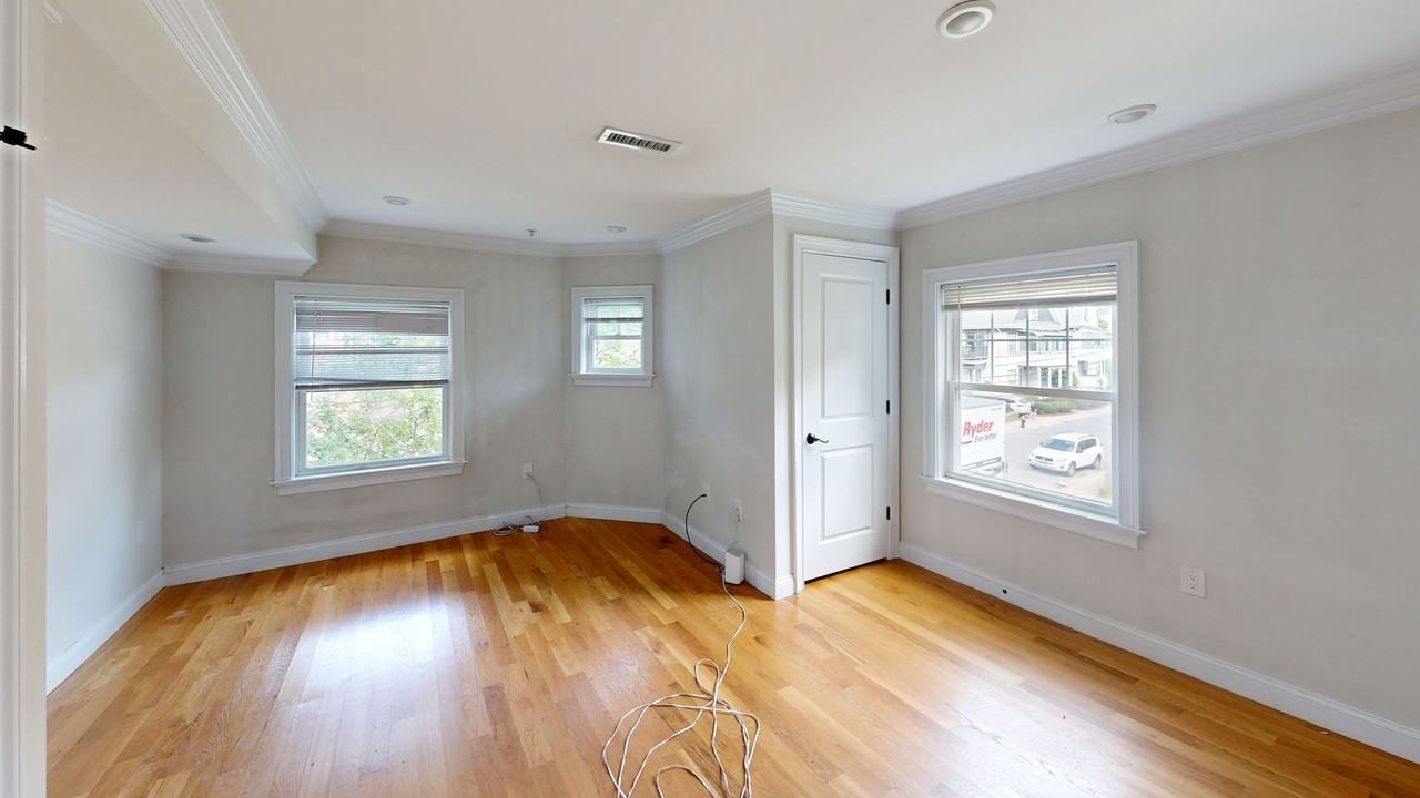 62 Gordon St - Photo 4 of 7