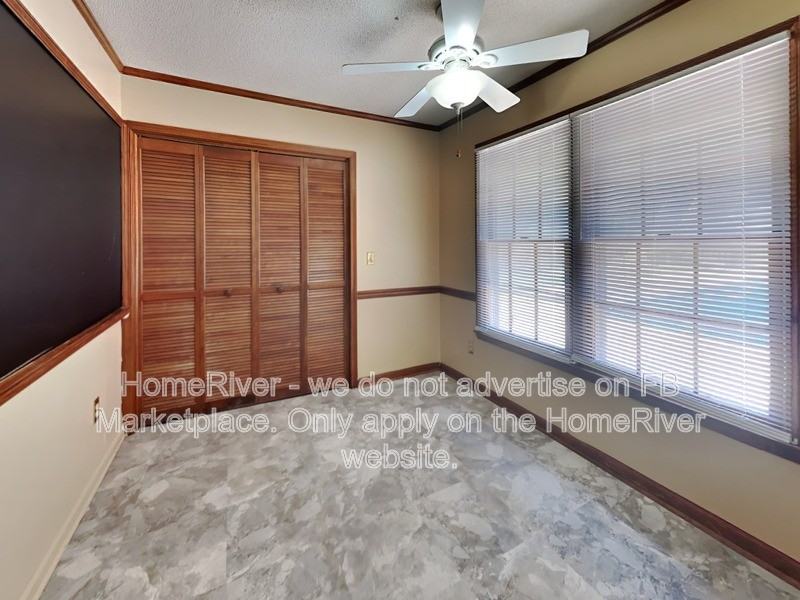 889 Twin Lakes Dr - Photo 4 of 28