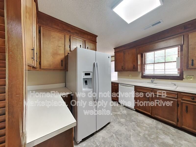 889 Twin Lakes Dr - Photo 6 of 28