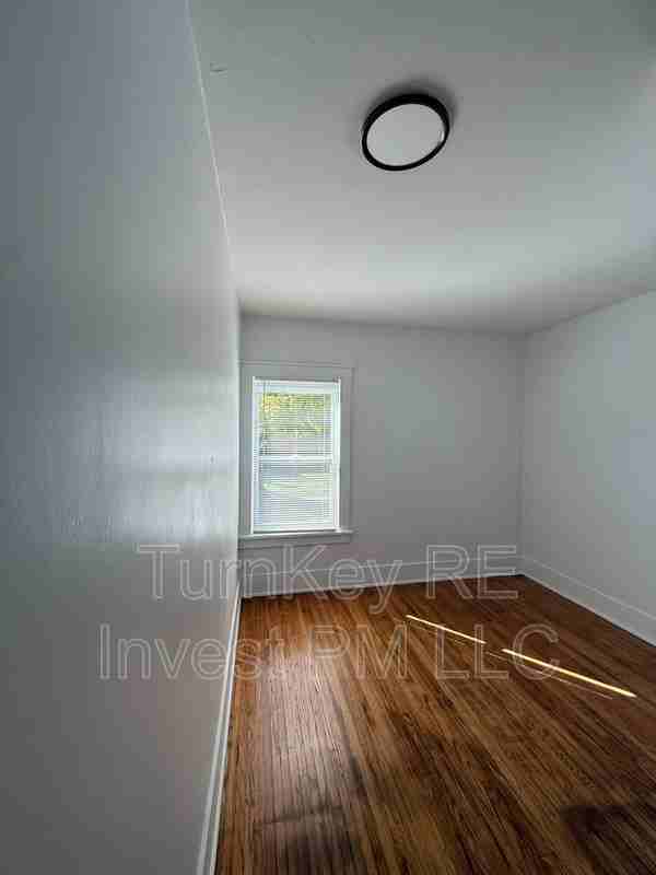 19 N May St - Photo 3 of 11