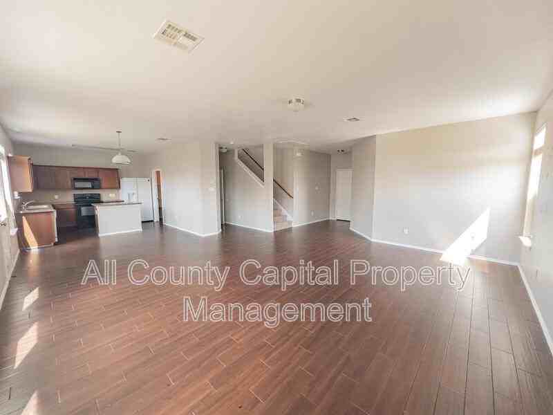 9909 Fantail Ln - Photo 4 of 33