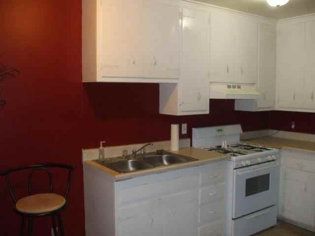 1119 S Rockford Ave - Photo 3 of 5