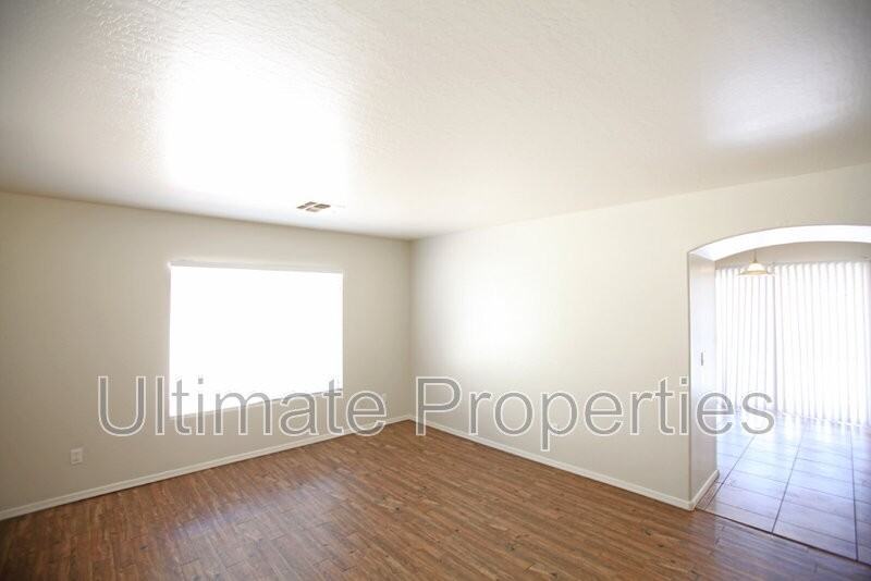 12203 W Windrose Dr - Photo 3 of 10