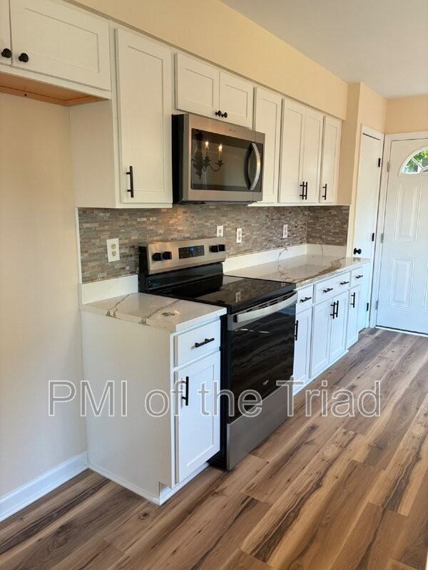 300 Worth St - Photo 4 of 17