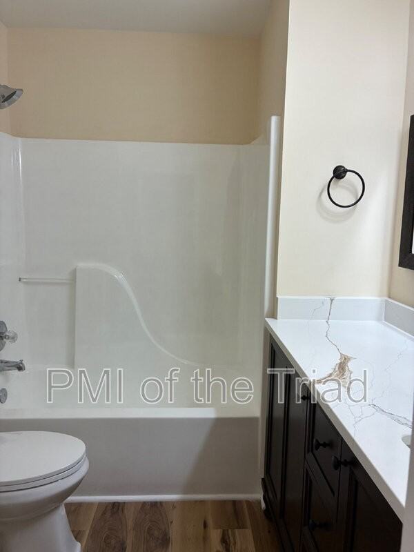 300 Worth St - Photo 6 of 17