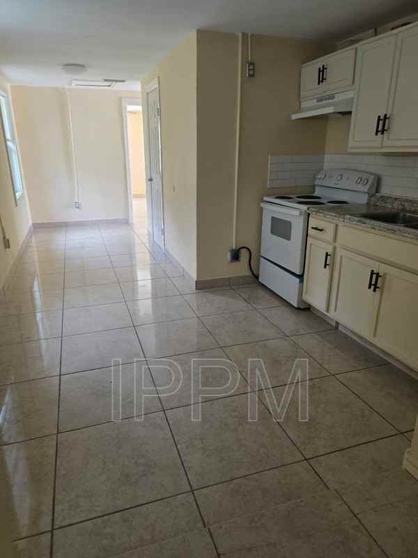 902 N D St #A - Photo 4 of 16