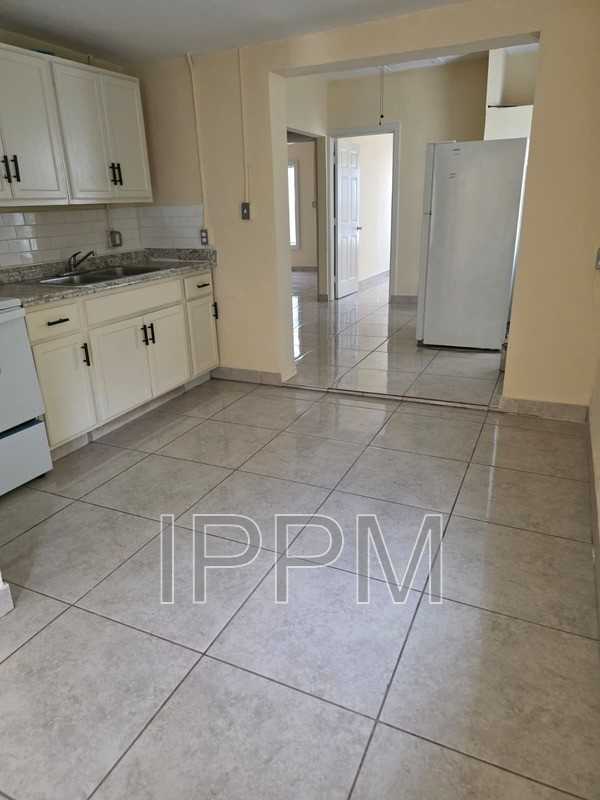 902 N D St #A - Photo 5 of 16