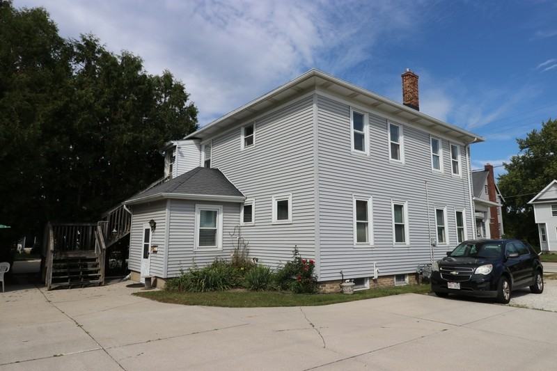 1103 Center Avenue - Photo 2 of 11