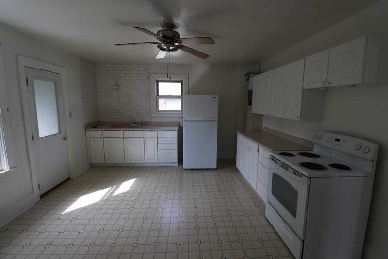 1103 Center Avenue - Photo 3 of 11