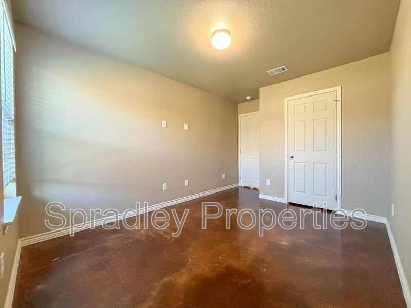 1040 Mason Dr Apt B - Photo 4 of 9