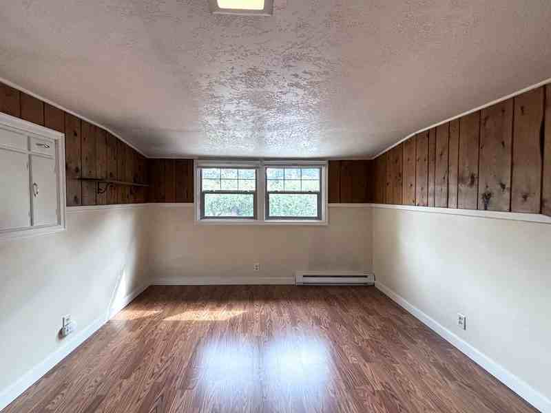 2490 1/2 Emerald St - Photo 3 of 12