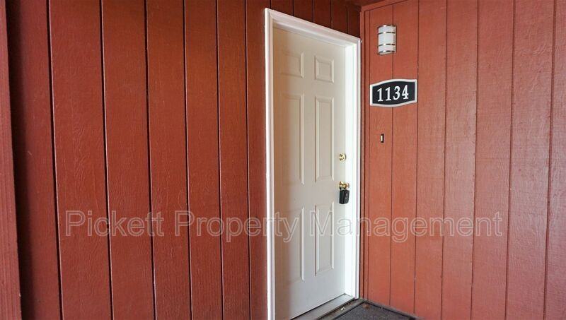 1134 Scott Ave - Photo 2 of 19