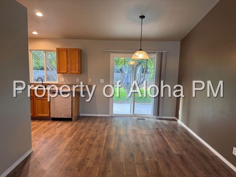 10795 W Susan St - Photo 4 of 16
