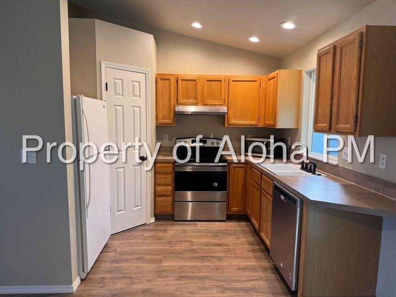 10795 W Susan St - Photo 5 of 16
