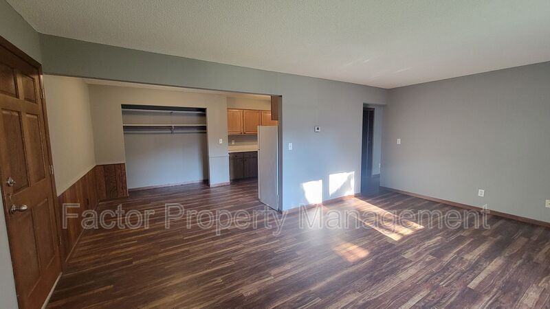 414 Allan Ave #201 - Photo 6 of 27