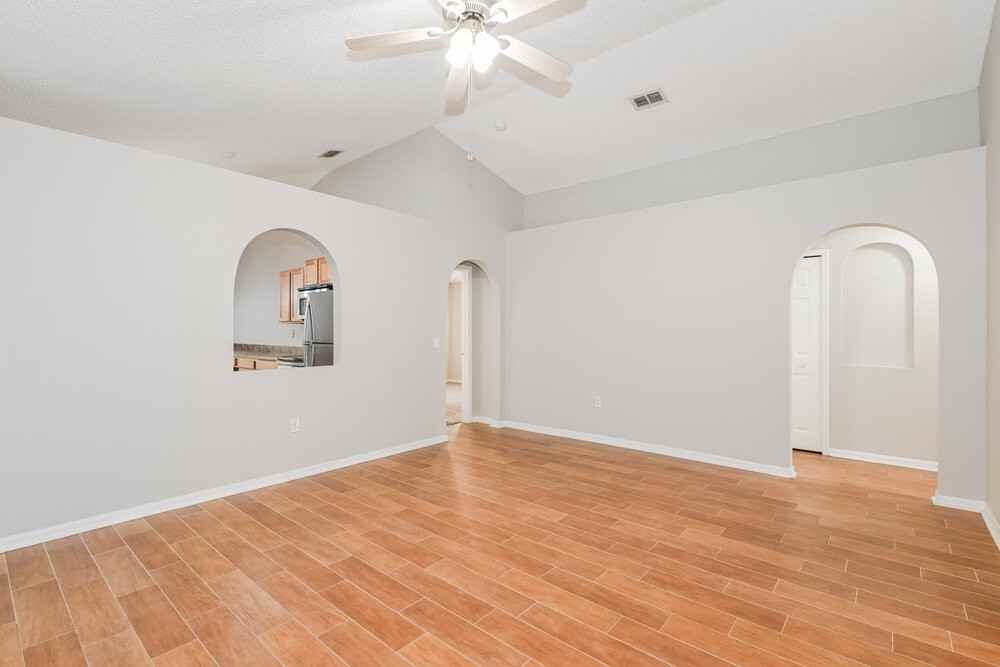 8448 Oak Crossing Dr W - Photo 3 of 16
