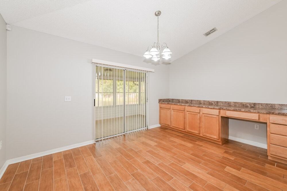 8448 Oak Crossing Dr W - Photo 5 of 16