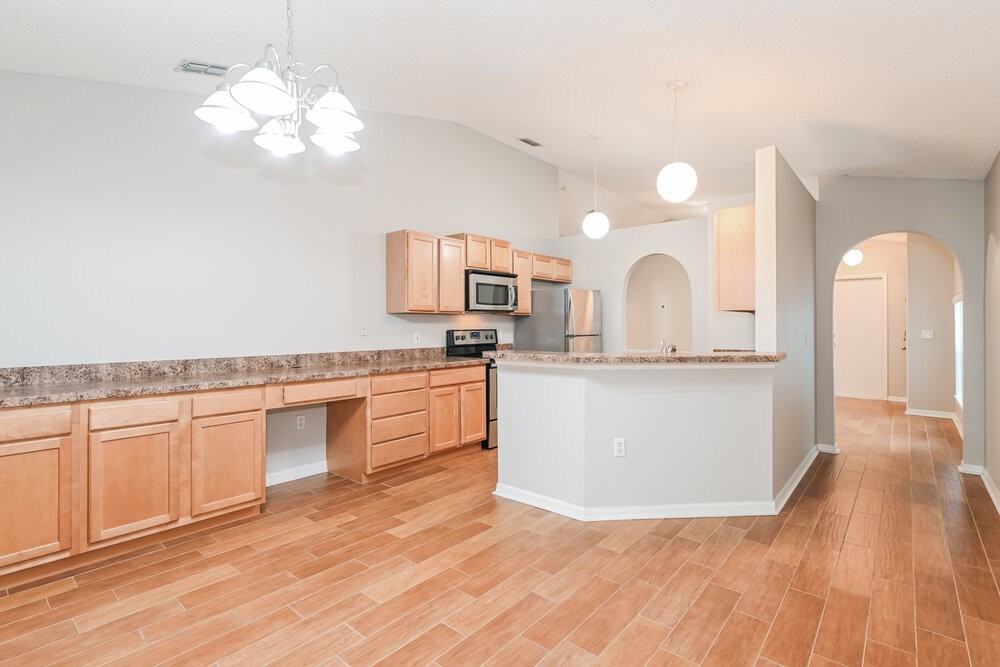 8448 Oak Crossing Dr W - Photo 6 of 16