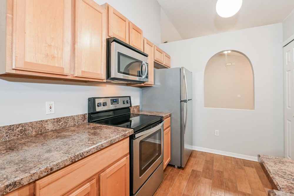 8448 Oak Crossing Dr W - Photo 7 of 16