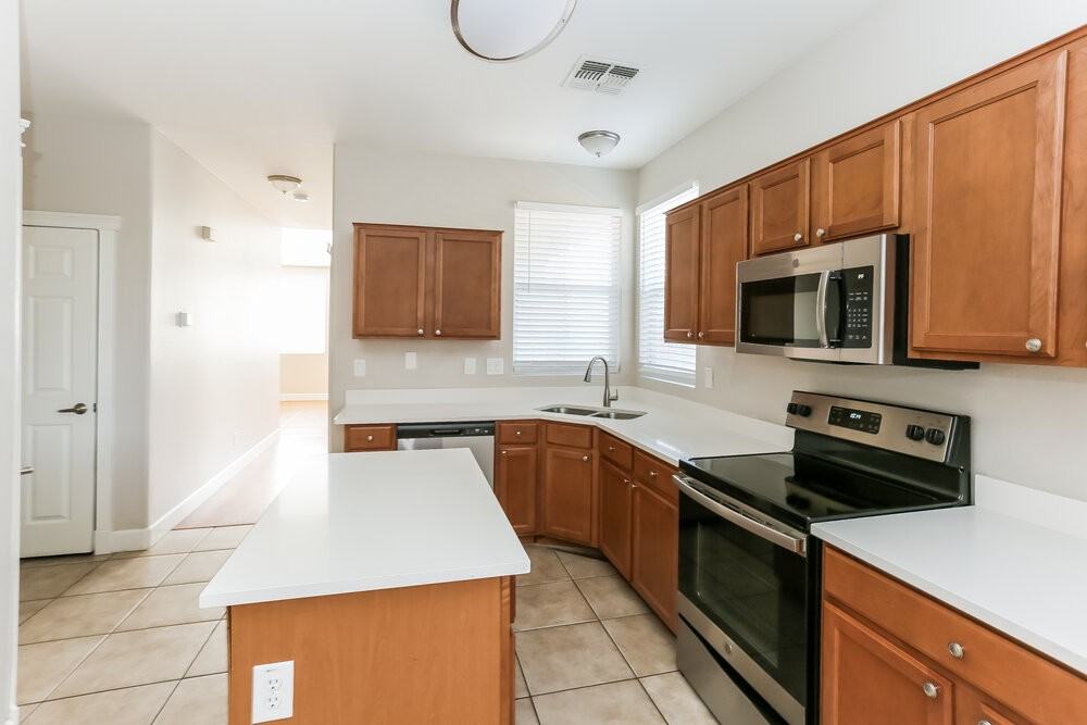 5132 W Fulton St - Photo 3 of 16