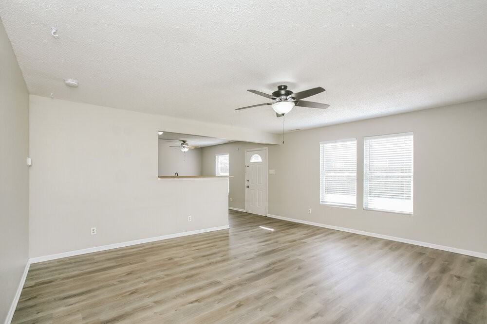 8551 Bluff Point Dr - Photo 5 of 17