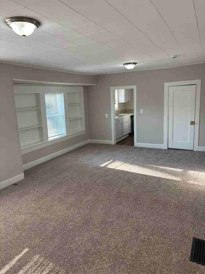 2015 E 81st St - Photo 6 of 17