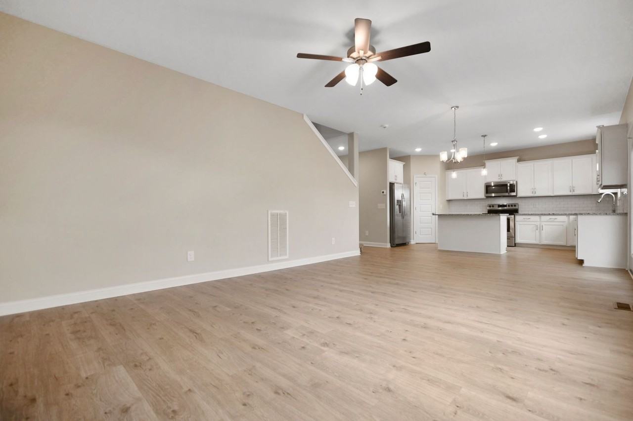 1124 Stillwood Dr - Photo 7 of 21