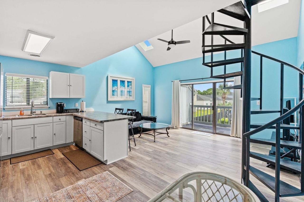 1880 Colony Drive #12J - Photo 4 of 26