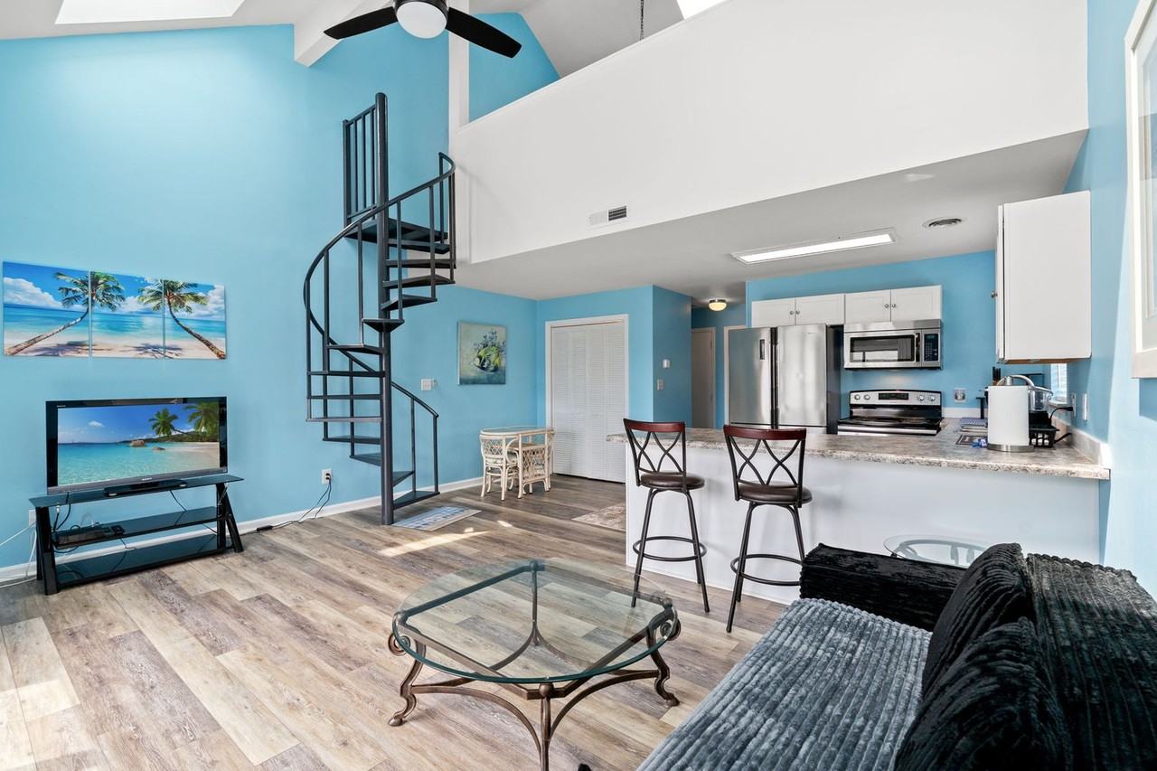 1880 Colony Drive #12J - Photo 5 of 26