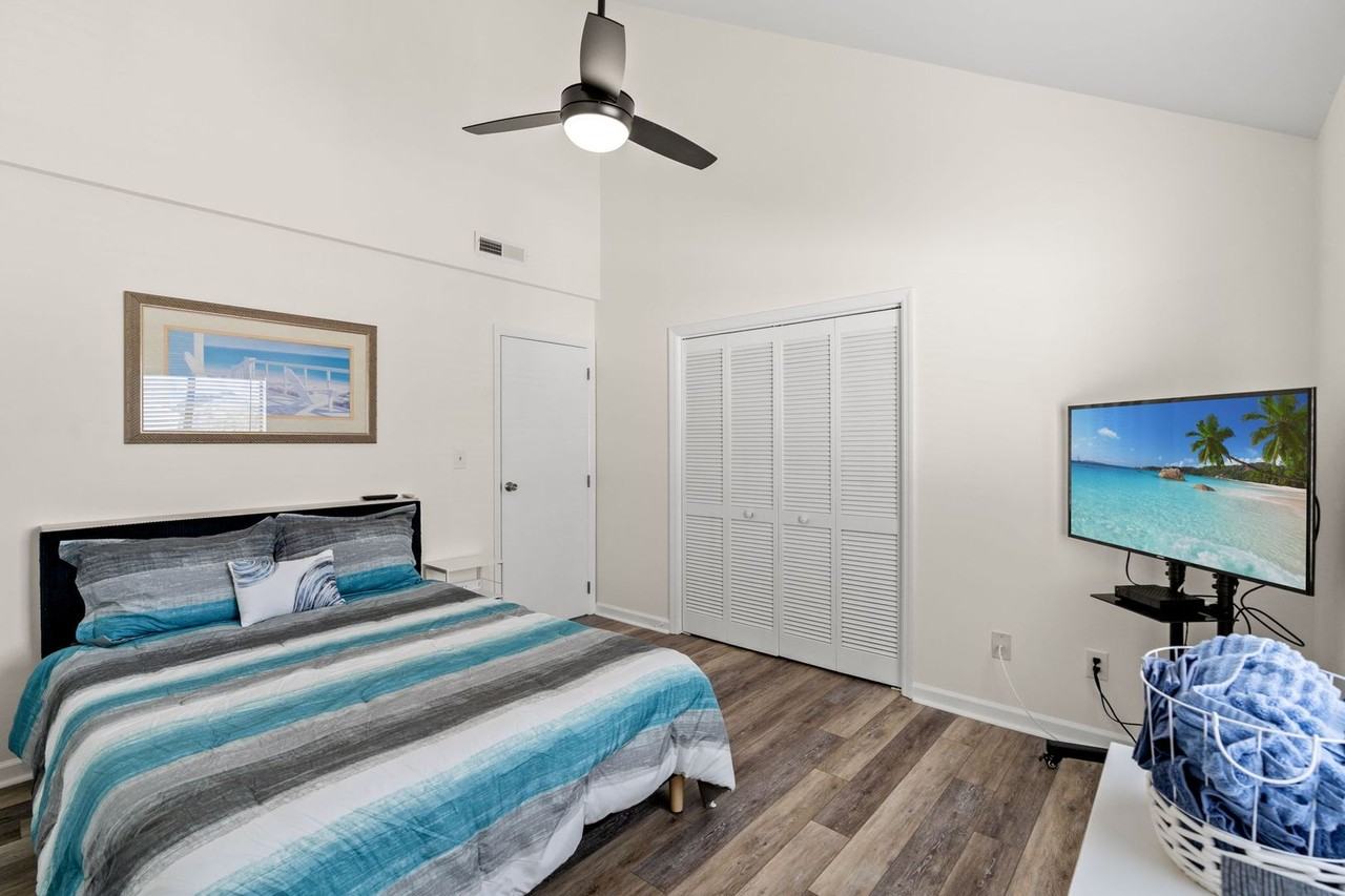 1880 Colony Drive #12J - Photo 7 of 26