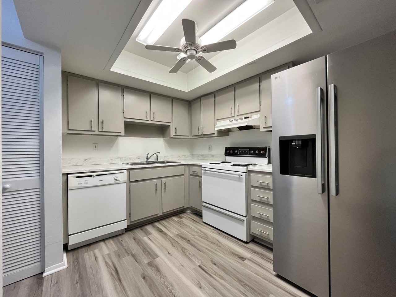 1015 Ashley Ave - Photo 4 of 16