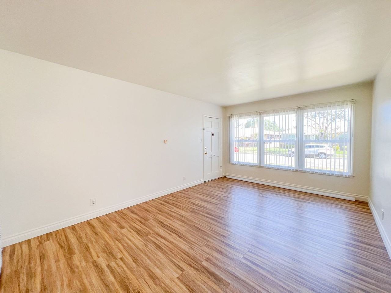 4719 Montair Ave - Photo 3 of 21
