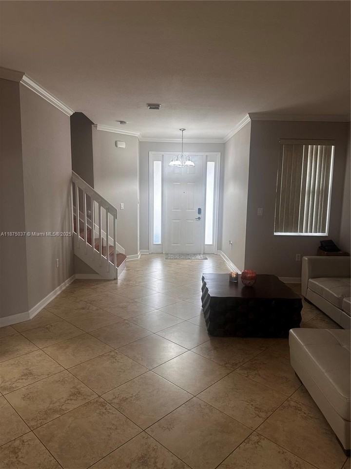 10865 Nw 84th St - Photo 2 of 19